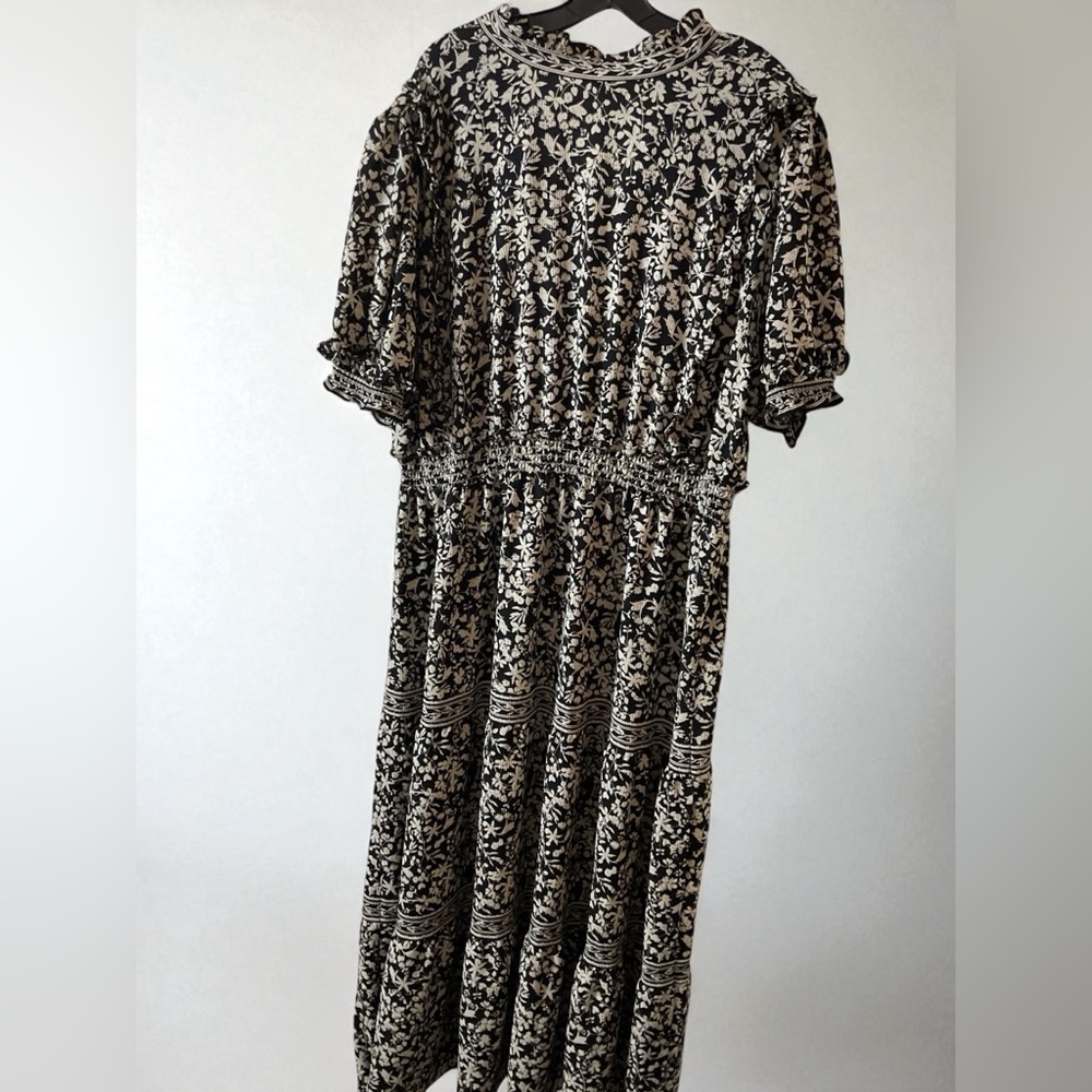 Chic Black and White Patterned Maxi Dress - Picture 5 of 12